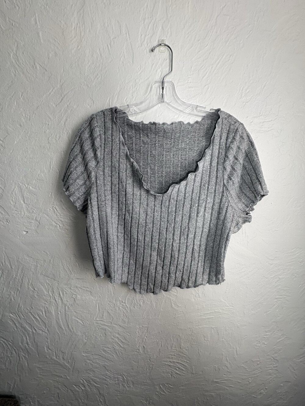 SHEIN Gray Ribbed Knit Cropped V-Neck Short Sleeve Ruffle Trim Top 2XL